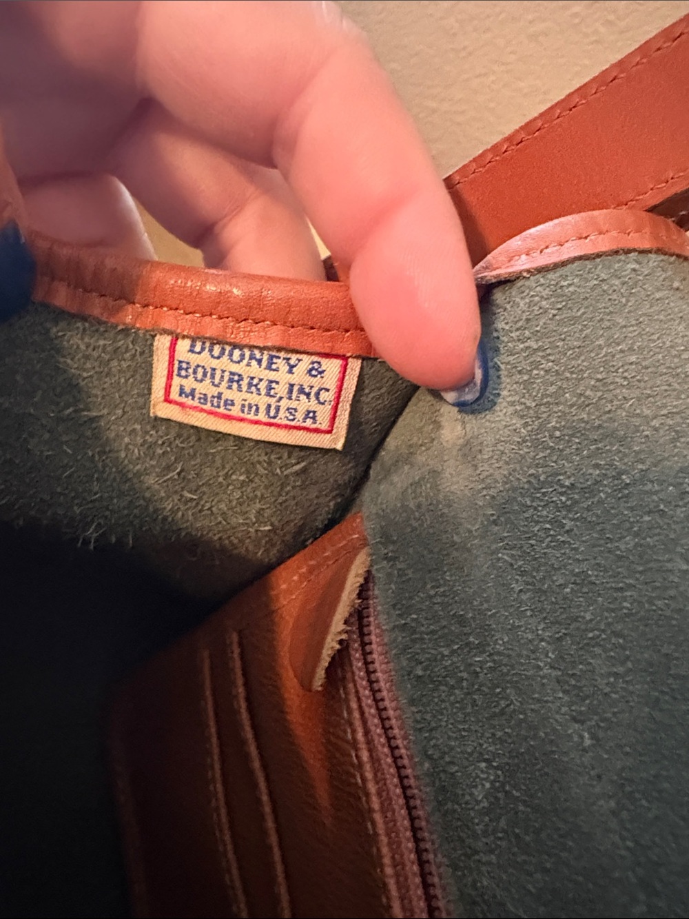 Vintage  Dooney & Bourke Fir & Tan Leather Surrey Bag. - Picture 6 of 12